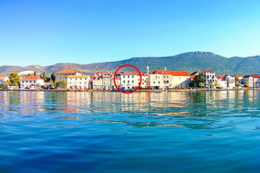 Seaside holiday house Kastel Stari, Kastela - 16617